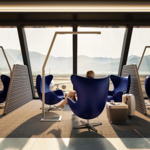 Hypro F Stehleuchte Airport Business Lounge ©Viewture Visualisierungen